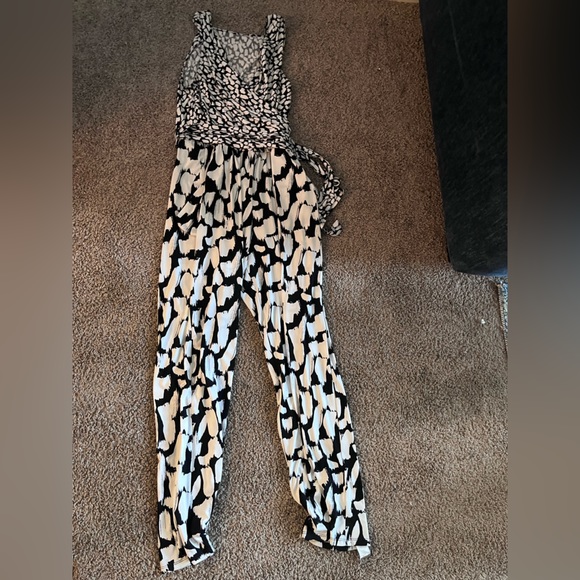 Patterned jumpsuit size medium - Picture 6 of 7